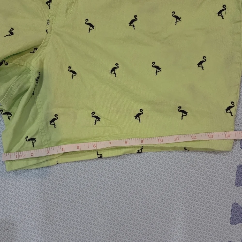 Crown & Ivy Women's Green Flamingo Print Shorts Size 24W - Picture 9 of 10